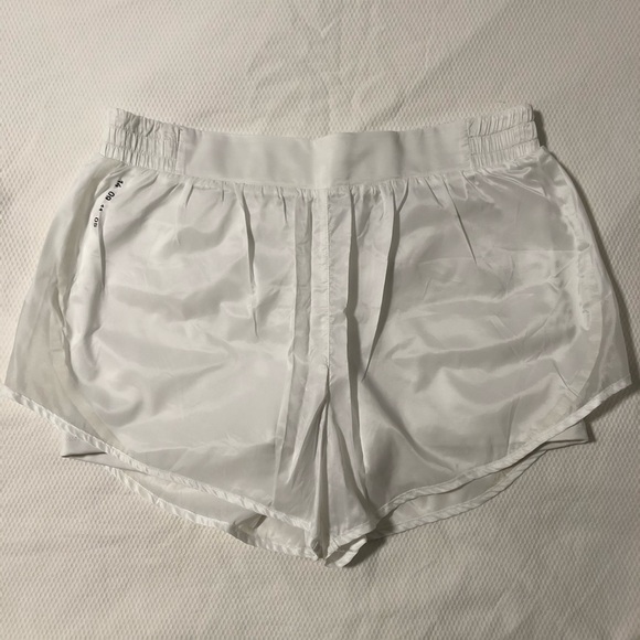 Nike Womens Tempo Tech Pack Running Shorts - Picture 3 of 8